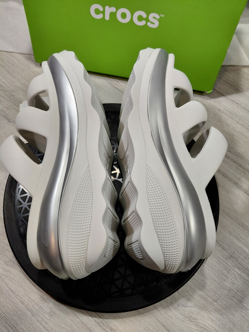 NWT Crocs Women’s Mega Crush Metalic White Chunky Platform Slide Sandals SIZE 8 - Picture 7 of 15